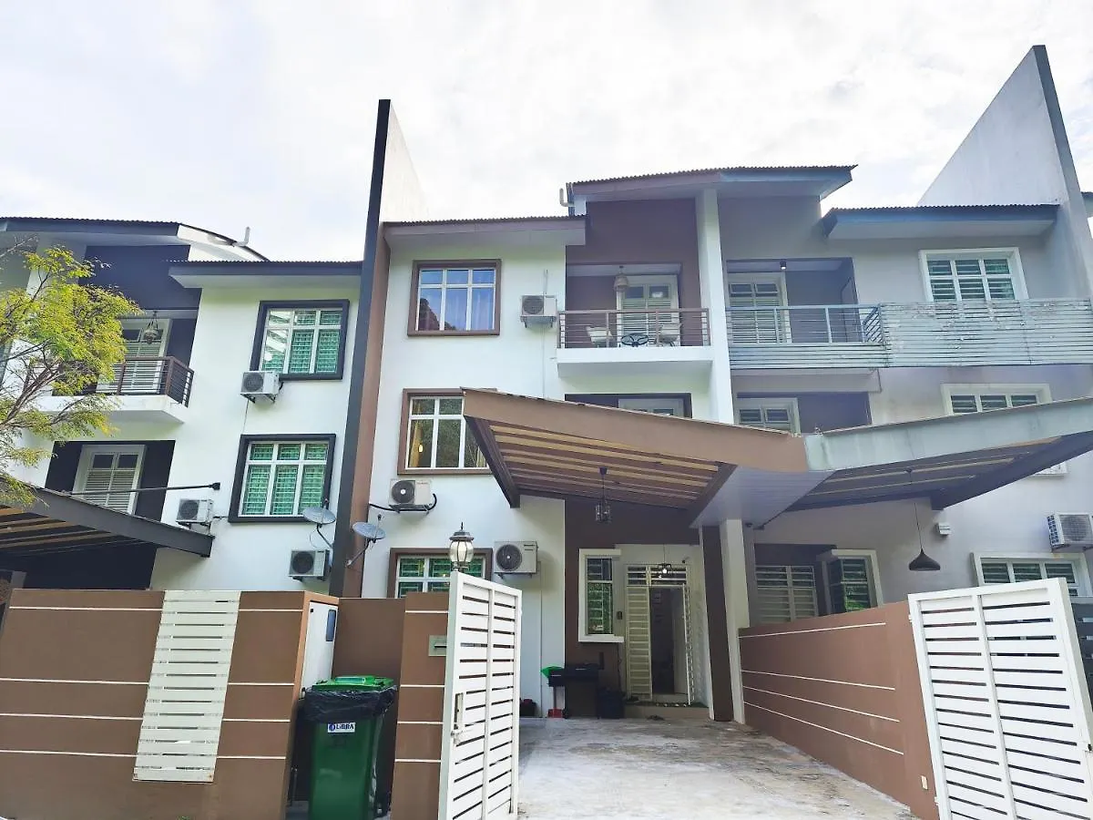 別荘 Ocean 27 Batu Ferringhi Shamrock Beach 6 Bedroom 22Pax With Pool マレーシア